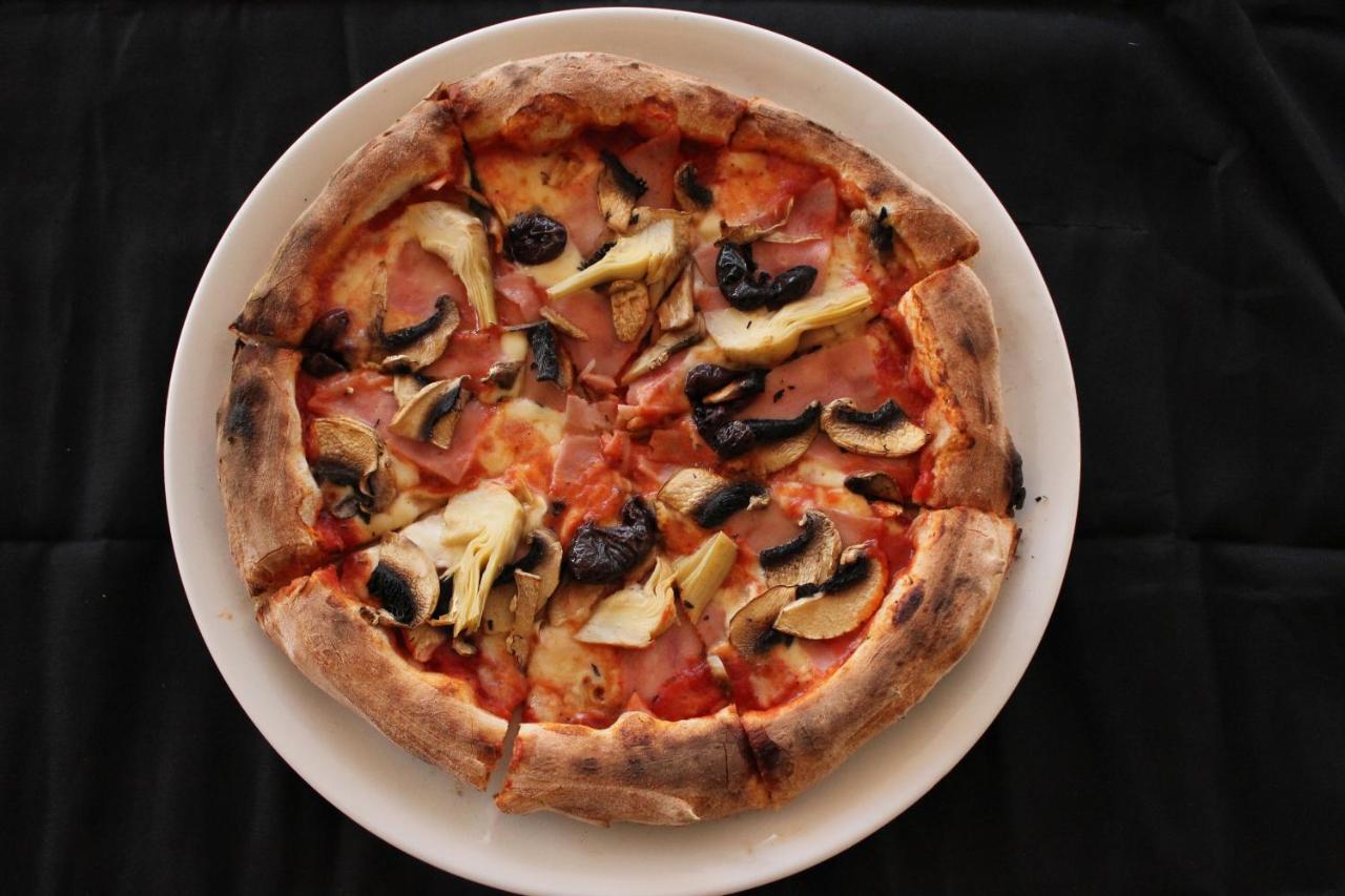 فندق لايتهاوس غولف وسبا بالشيك المظهر الخارجي الصورة Pizza