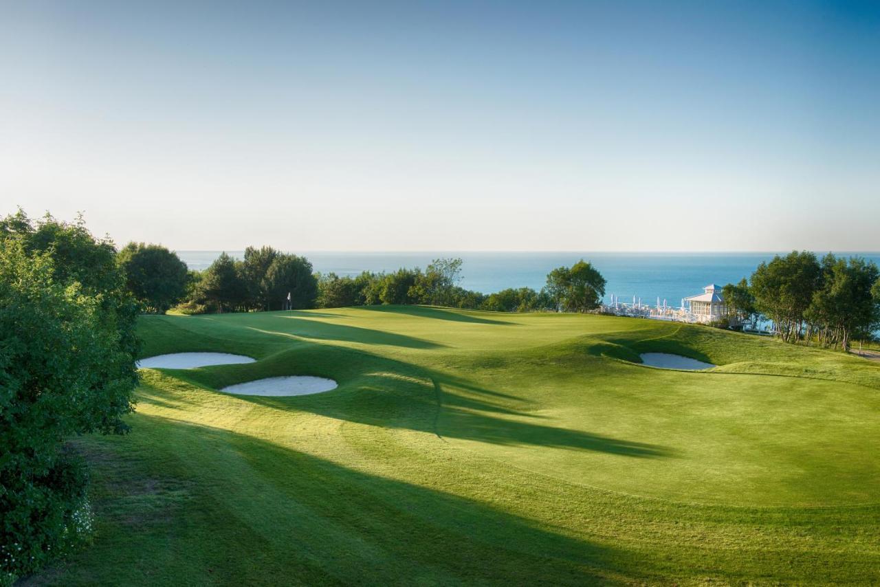 فندق لايتهاوس غولف وسبا بالشيك المظهر الخارجي الصورة Golf course at the resort