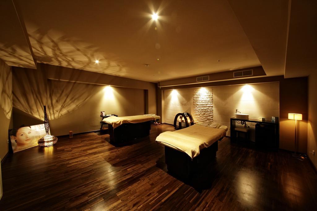 فندق لايتهاوس غولف وسبا بالشيك المظهر الخارجي الصورة Spa at the Taj Bengal